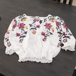 Sapphire top linen size medium embroidery flowers design